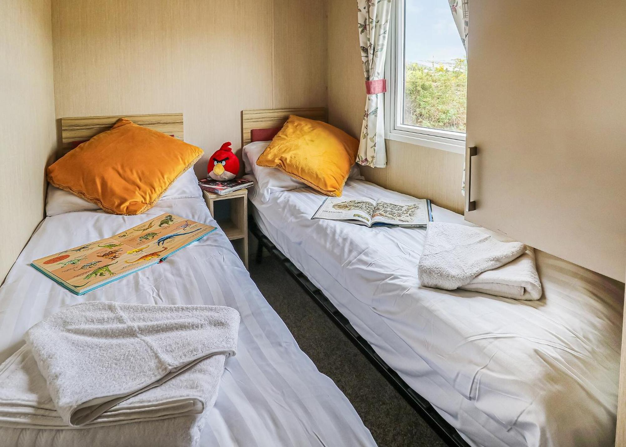 Waters Edge Leisure Park Hotel Cardigan Ngoại thất bức ảnh